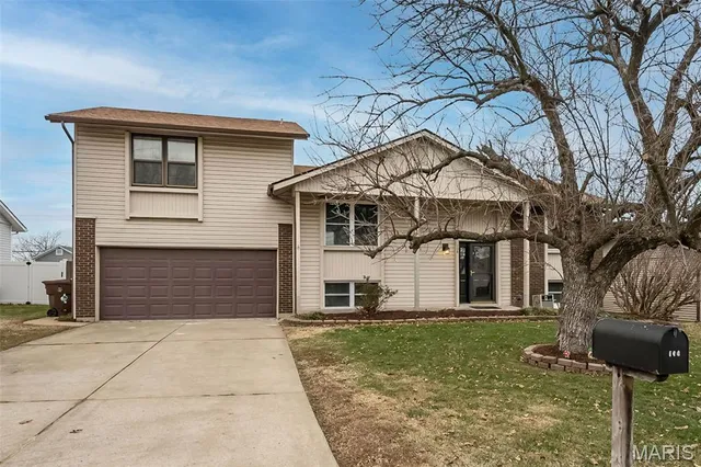 $349,900 | 136 Universal Drive, St. Peters, MO 63376