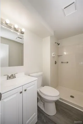 $349,900 | 136 Universal Drive, St. Peters, MO 63376