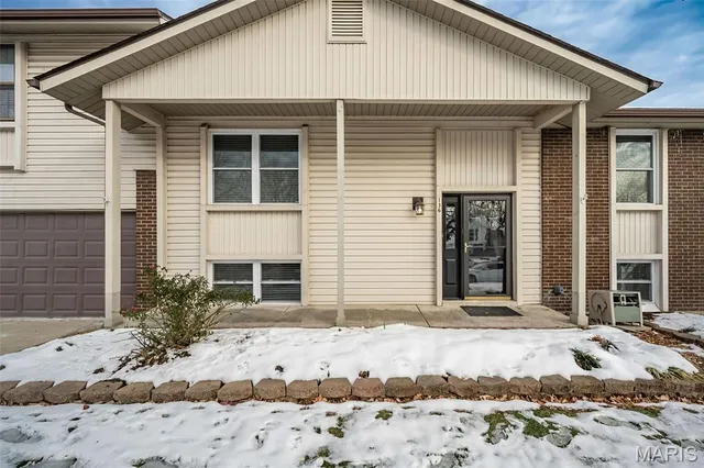 $349,900 | 136 Universal Drive, St. Peters, MO 63376