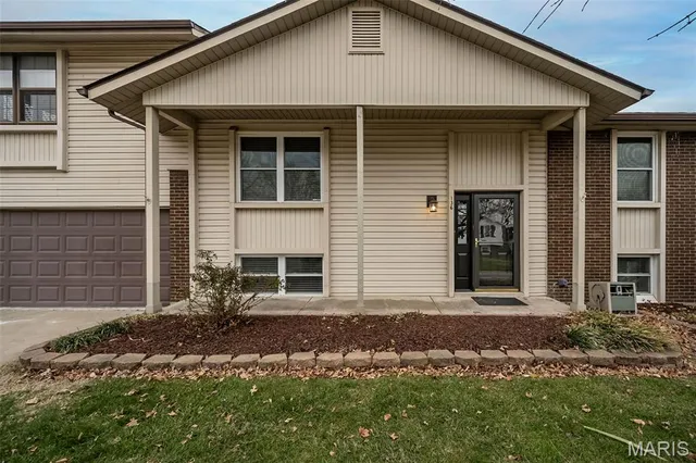 $349,900 | 136 Universal Drive, St. Peters, MO 63376