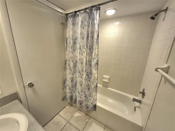 $1,750 | 114 Meadow Lane, Unit 114, Oldsmar, FL 34677