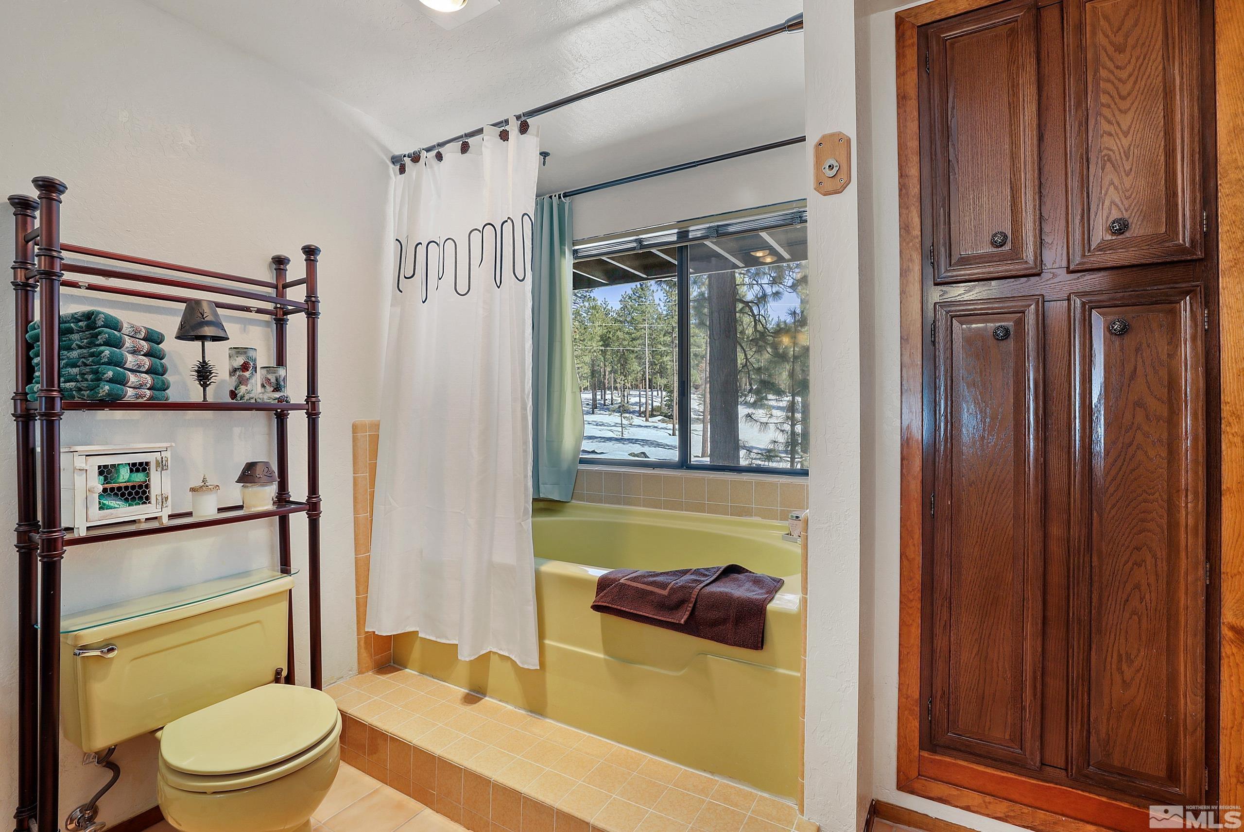 84 Rubicon Circle North, Unit C Stateline, NV 89449 - Photo 14 of 22 a bathroom with a toilet a sink and a shower