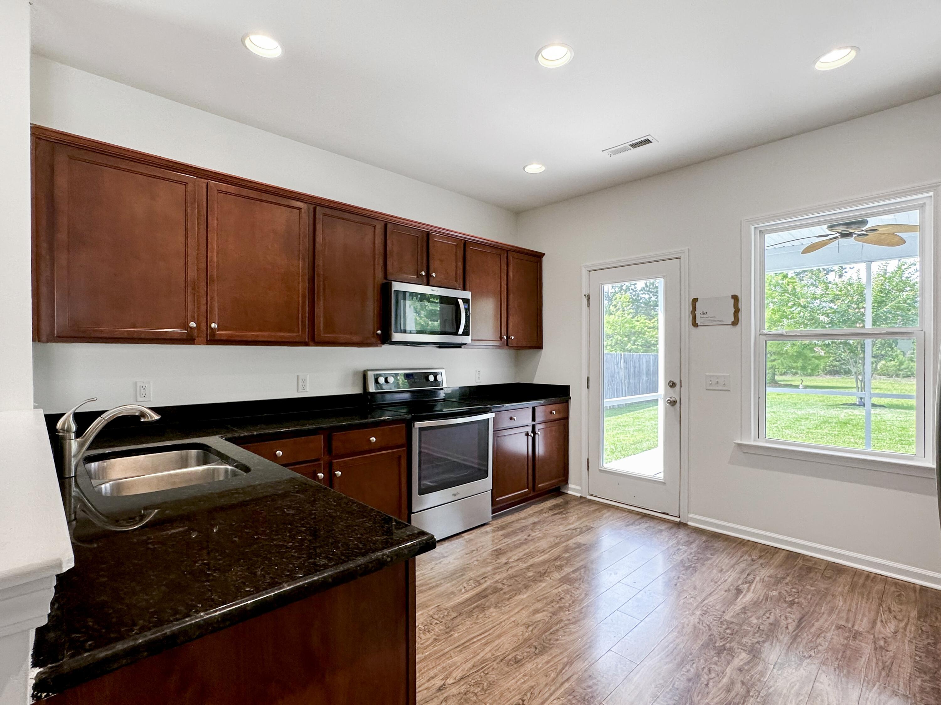122 Brookhaven Road Summerville, SC 29486 - Photo 9 of 27 IMG_7938