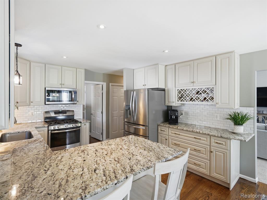 9095 Rotondo Drive Howell, MI 48855 - Photo 7 of 44