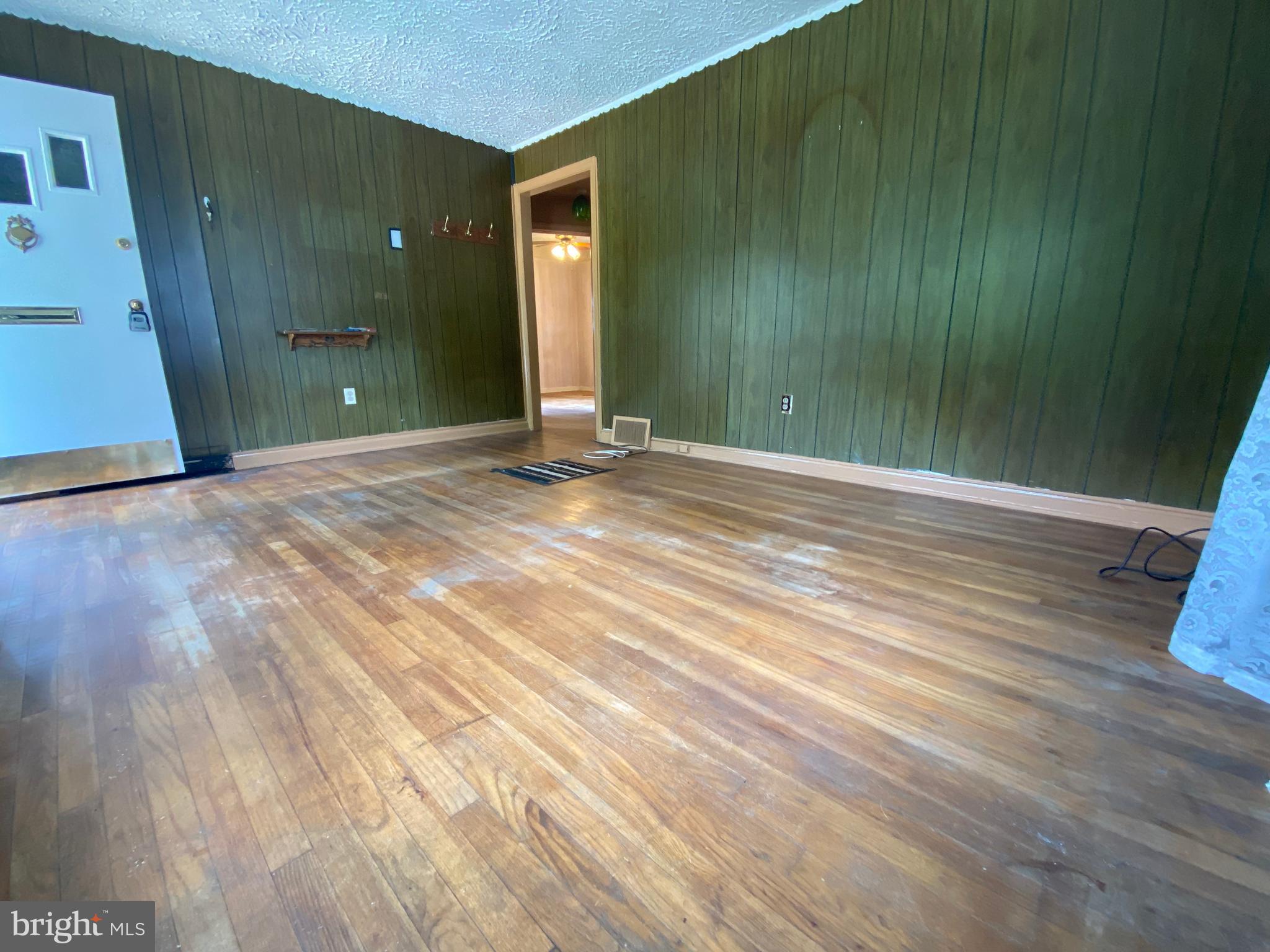 4512 Furman Road Rockville, MD 20853 - Photo 15 of 38