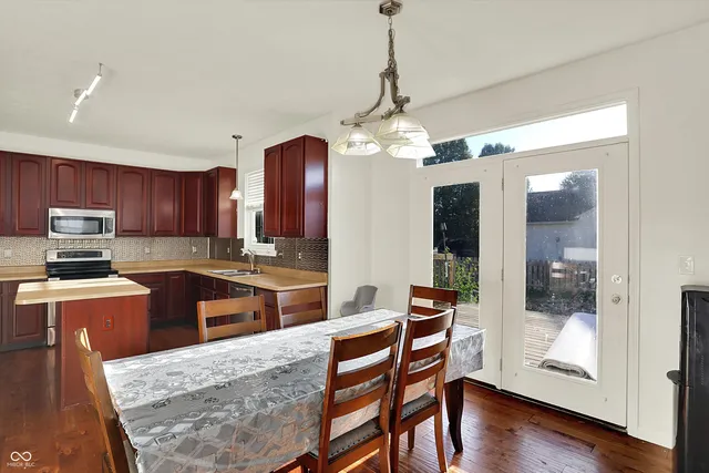 $427,000 | 2161 Silver Rose Drive, Avon, IN 46123