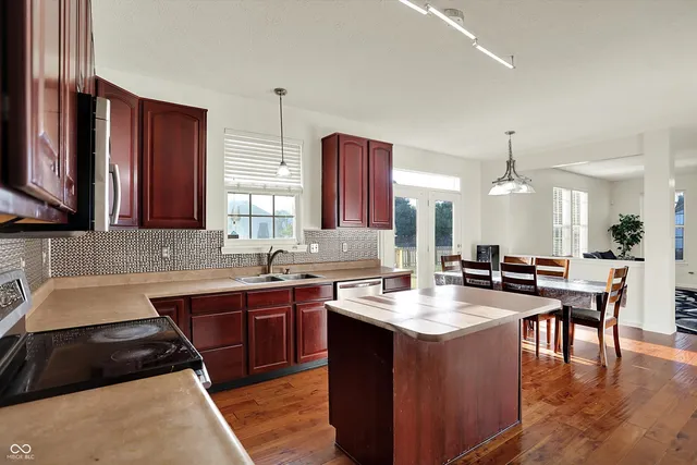 $427,000 | 2161 Silver Rose Drive, Avon, IN 46123