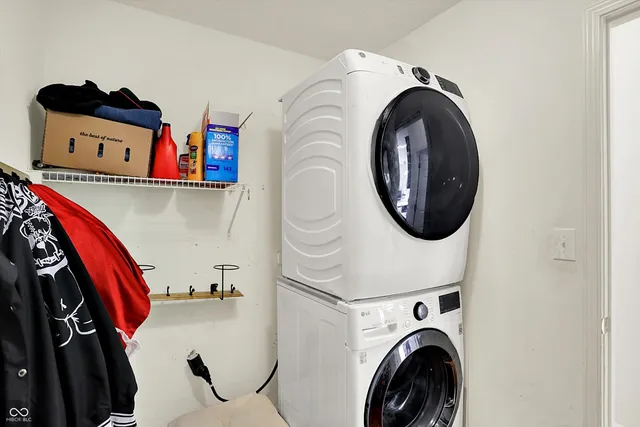 $427,000 | 2161 Silver Rose Drive, Avon, IN 46123