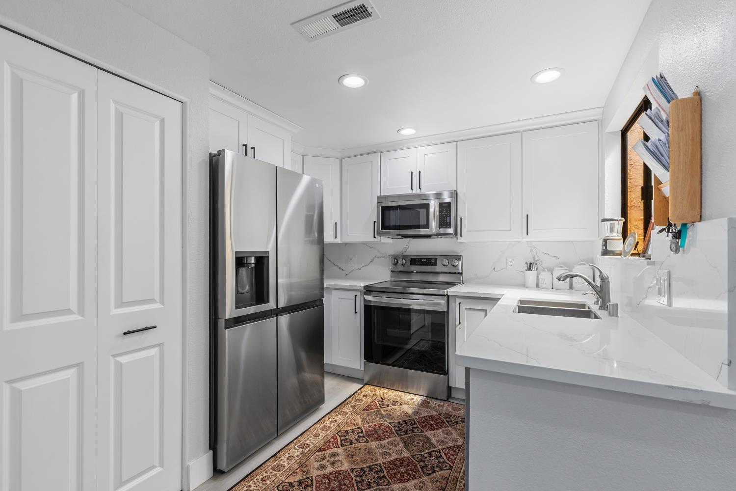 3068 Radford Way Turlock, CA 95382 - Photo 7 of 18