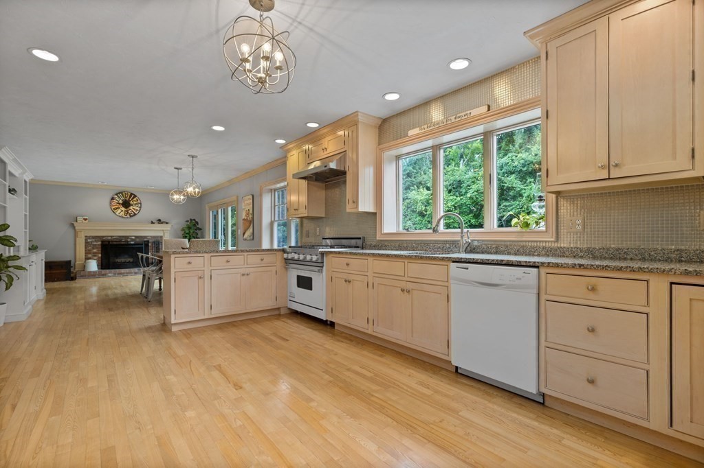 109 Stockbridge Road Scituate, MA 02066 - Photo 11 of 41 Gallery Image 11