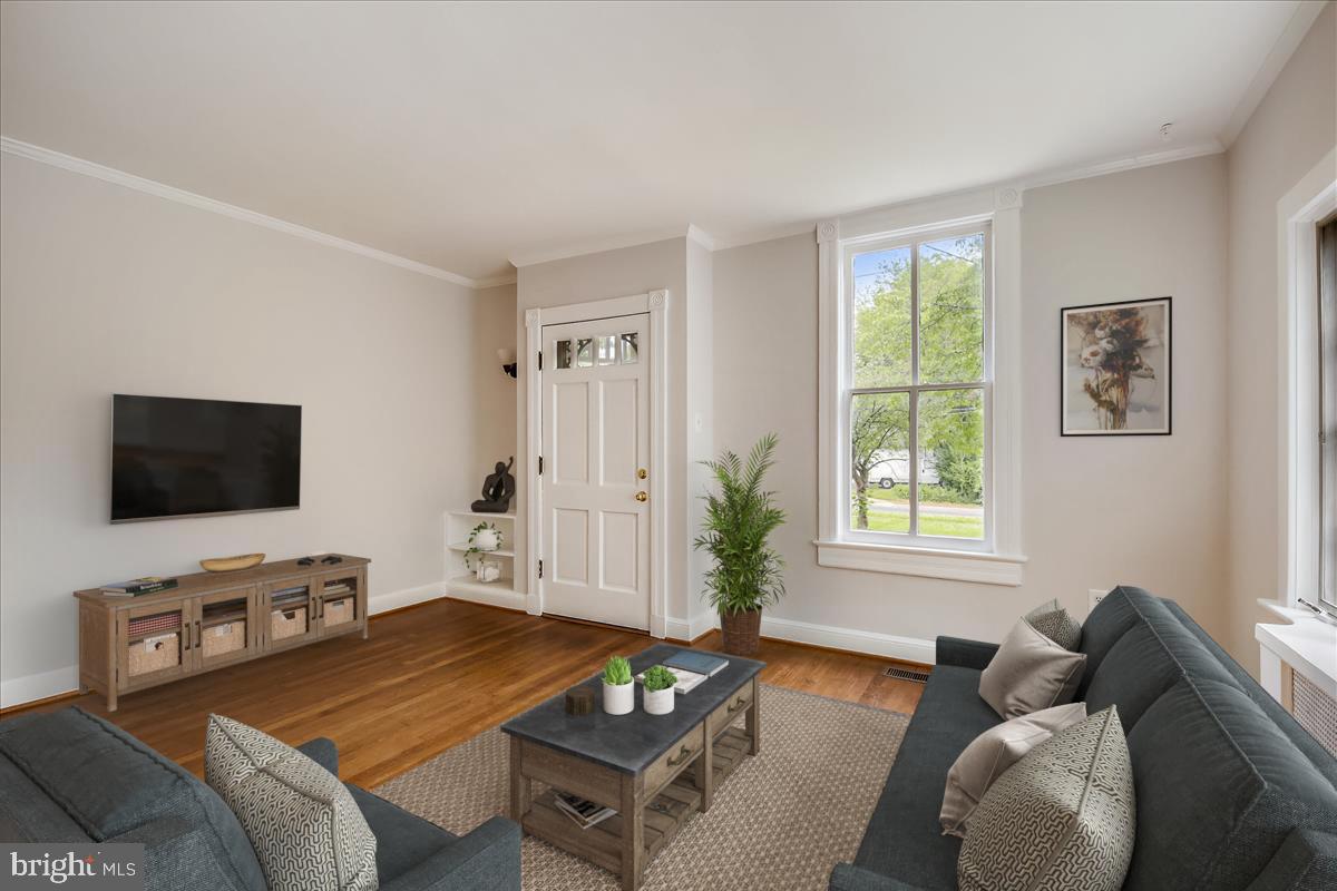 104 Chestnut Street Gaithersburg, MD 20877 - Photo 18 of 44 Main Level Family Room with second entrance