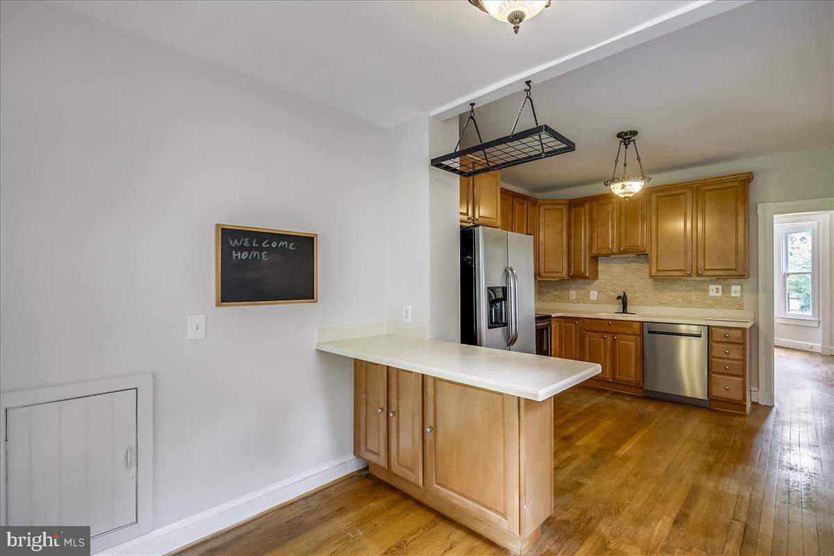 104 Chestnut Street Gaithersburg, MD 20877 - Photo 26 of 44 Kitchen