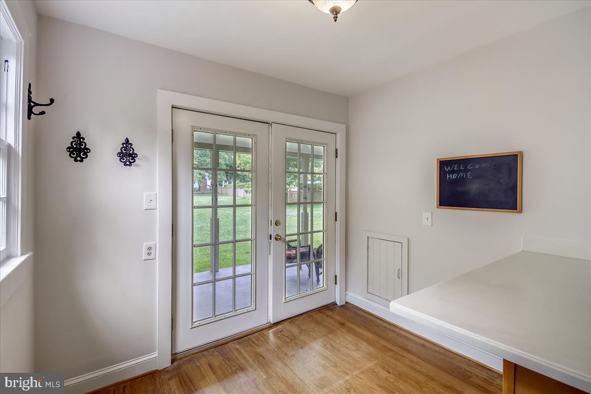 104 Chestnut Street Gaithersburg, MD 20877 - Photo 28 of 44 Kitchen doors to rear patio