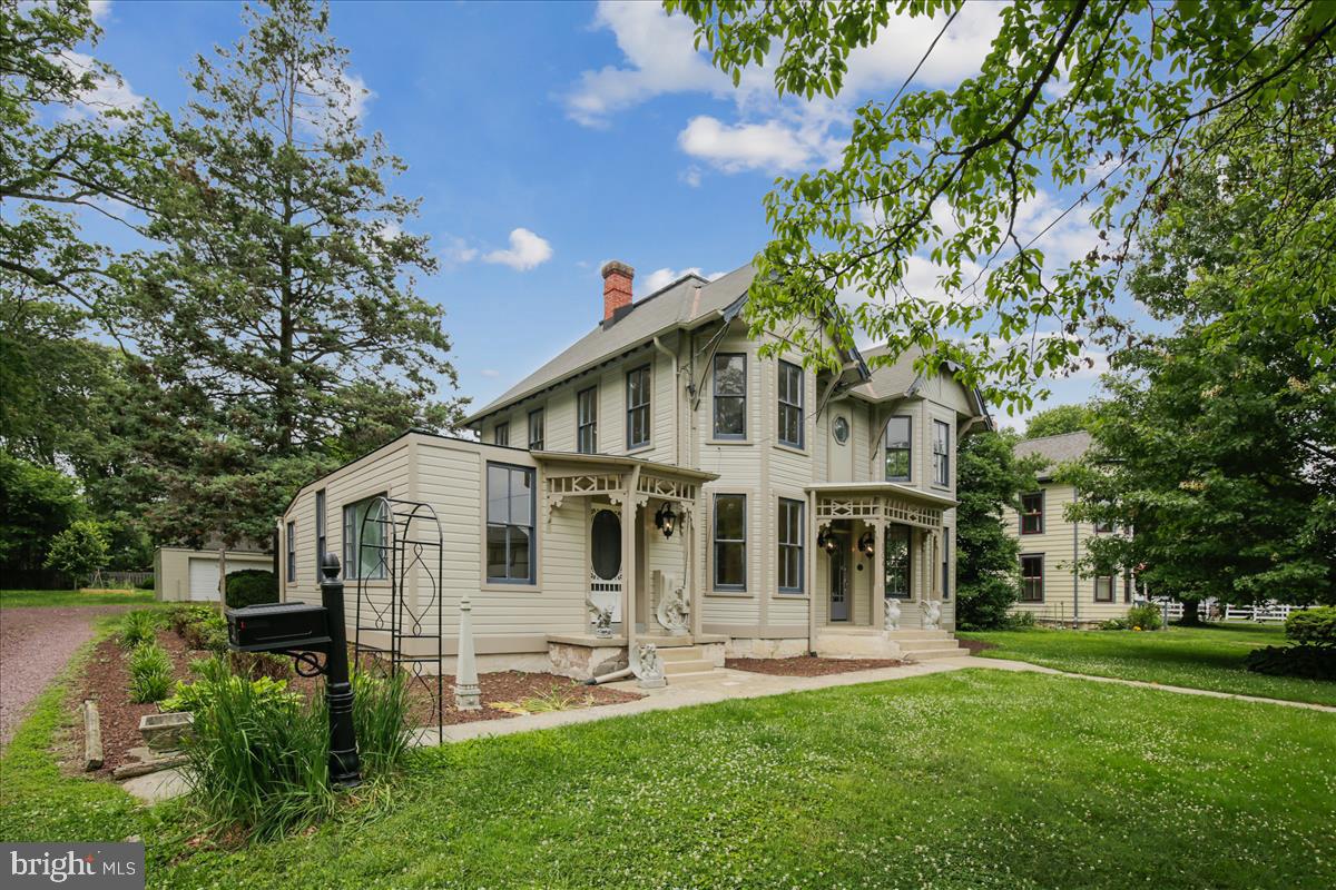 104 Chestnut Street Gaithersburg, MD 20877 - Photo 4 of 44 Large front yard off Chestnut St.
