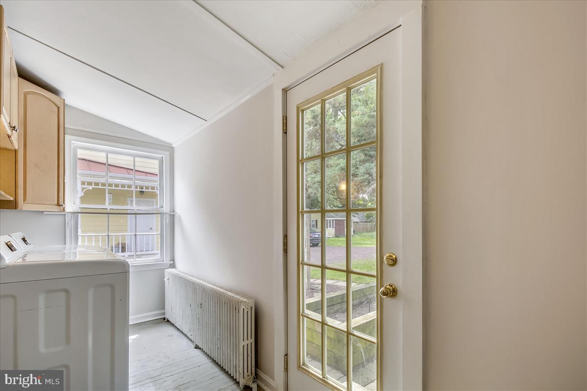 104 Chestnut Street Gaithersburg, MD 20877 - Photo 30 of 44 Laundry room