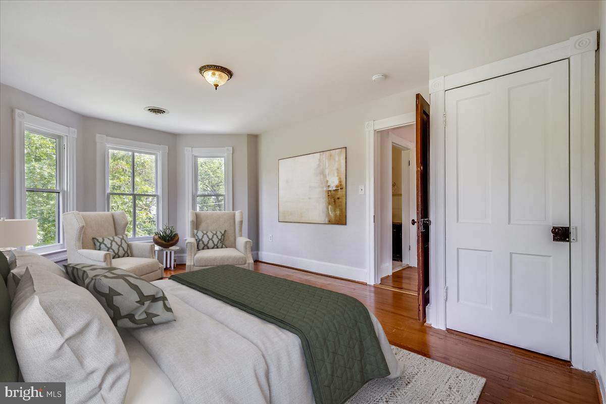 104 Chestnut Street Gaithersburg, MD 20877 - Photo 34 of 44 Upper level bedroom faces front