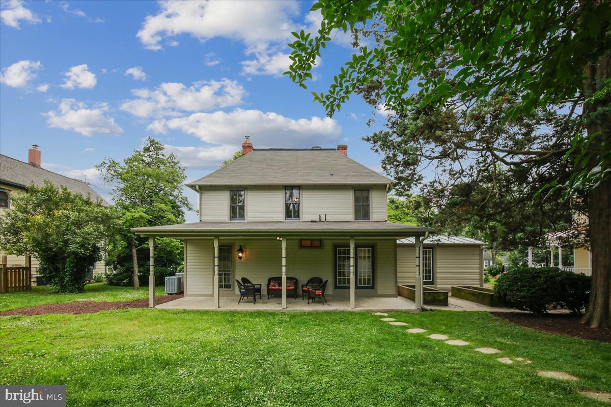 104 Chestnut Street Gaithersburg, MD 20877 - Photo 5 of 44 1/2 acre yard