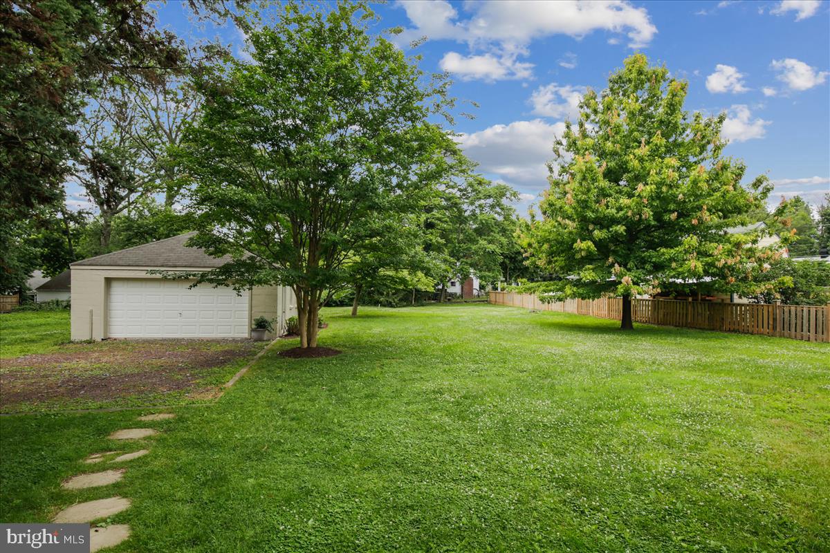 104 Chestnut Street Gaithersburg, MD 20877 - Photo 8 of 44 Two car garage