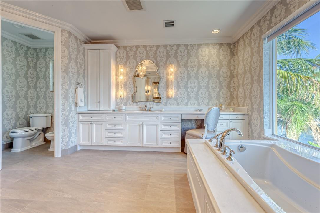 2320 Northeast 34th Court Lighthouse Point, FL 33064 - Photo 44 of 97 Photo 44