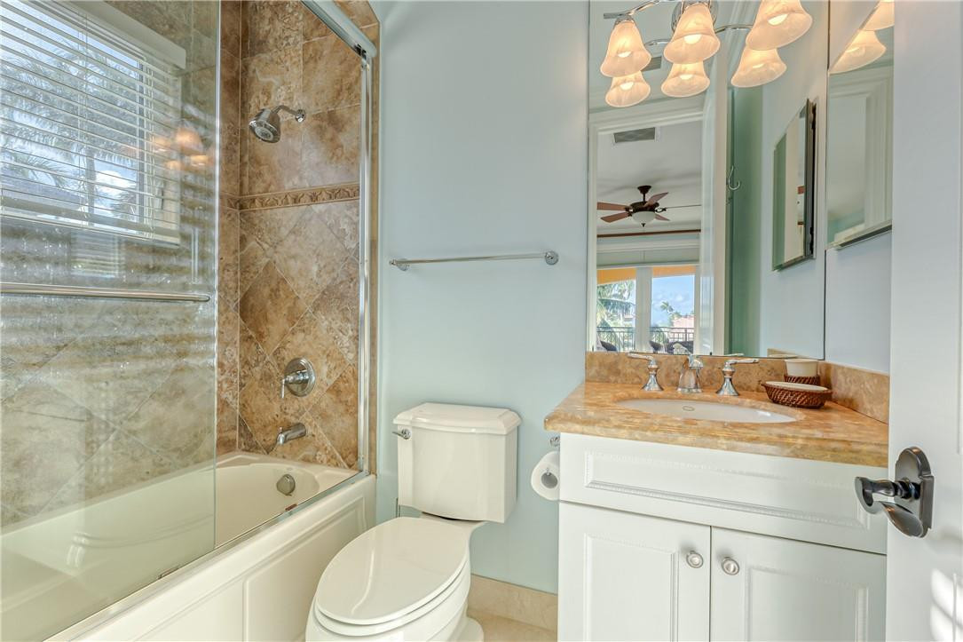 2320 Northeast 34th Court Lighthouse Point, FL 33064 - Photo 50 of 97 Bathroom with tub/shower combo