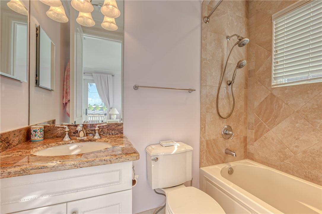 2320 Northeast 34th Court Lighthouse Point, FL 33064 - Photo 53 of 97 Large bathroom with tub/shower combo