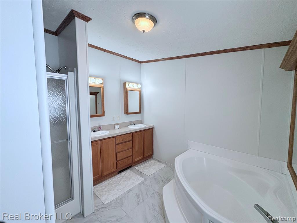 6054 Lapeer Road Burton, MI 48509 - Photo 8 of 14 Gallery Image 8