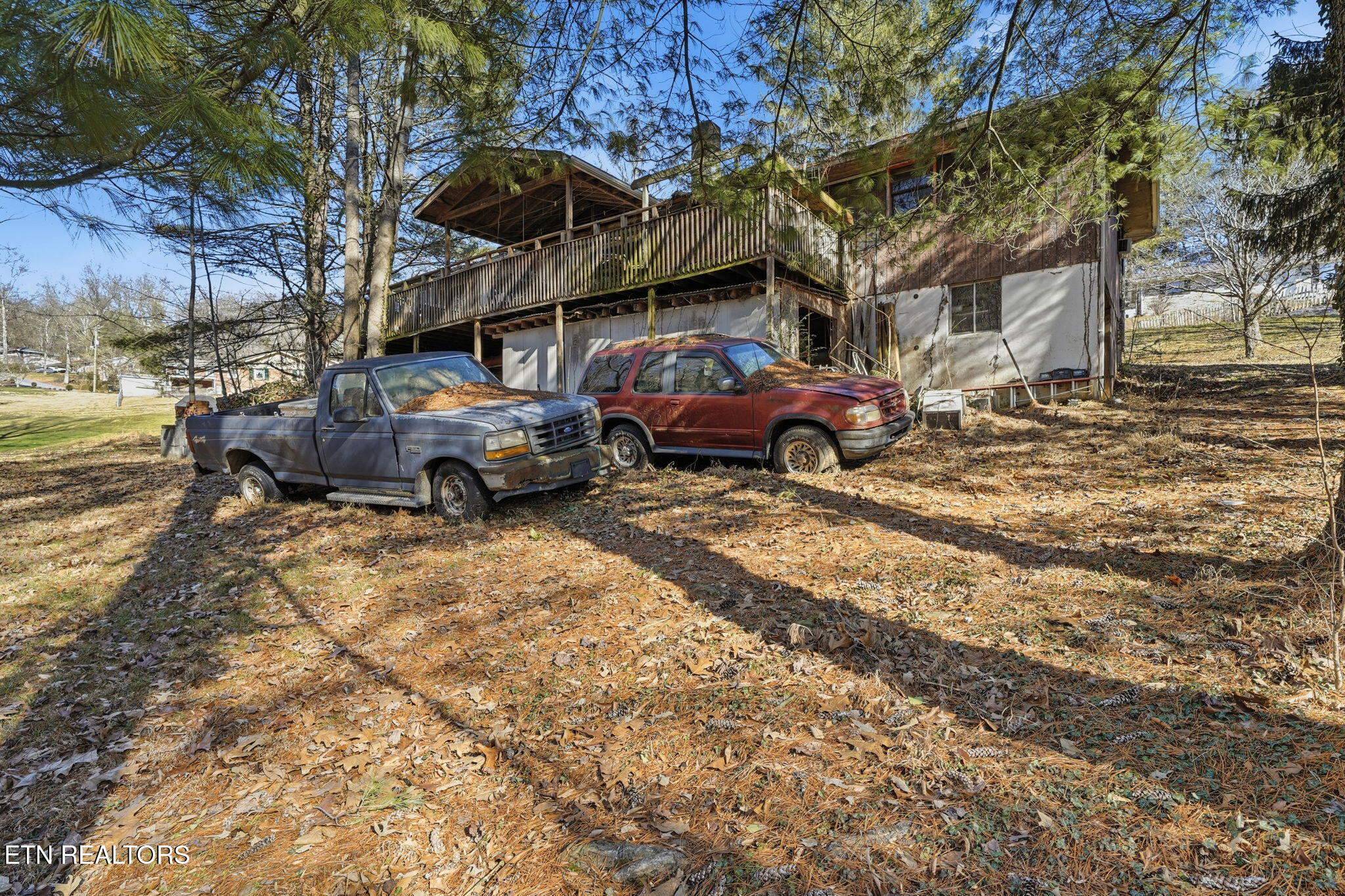 121 Eauclair Street Kingsport, TN 37664 - Photo 3 of 31 19-web-or-mls-031_JH 20260112-141