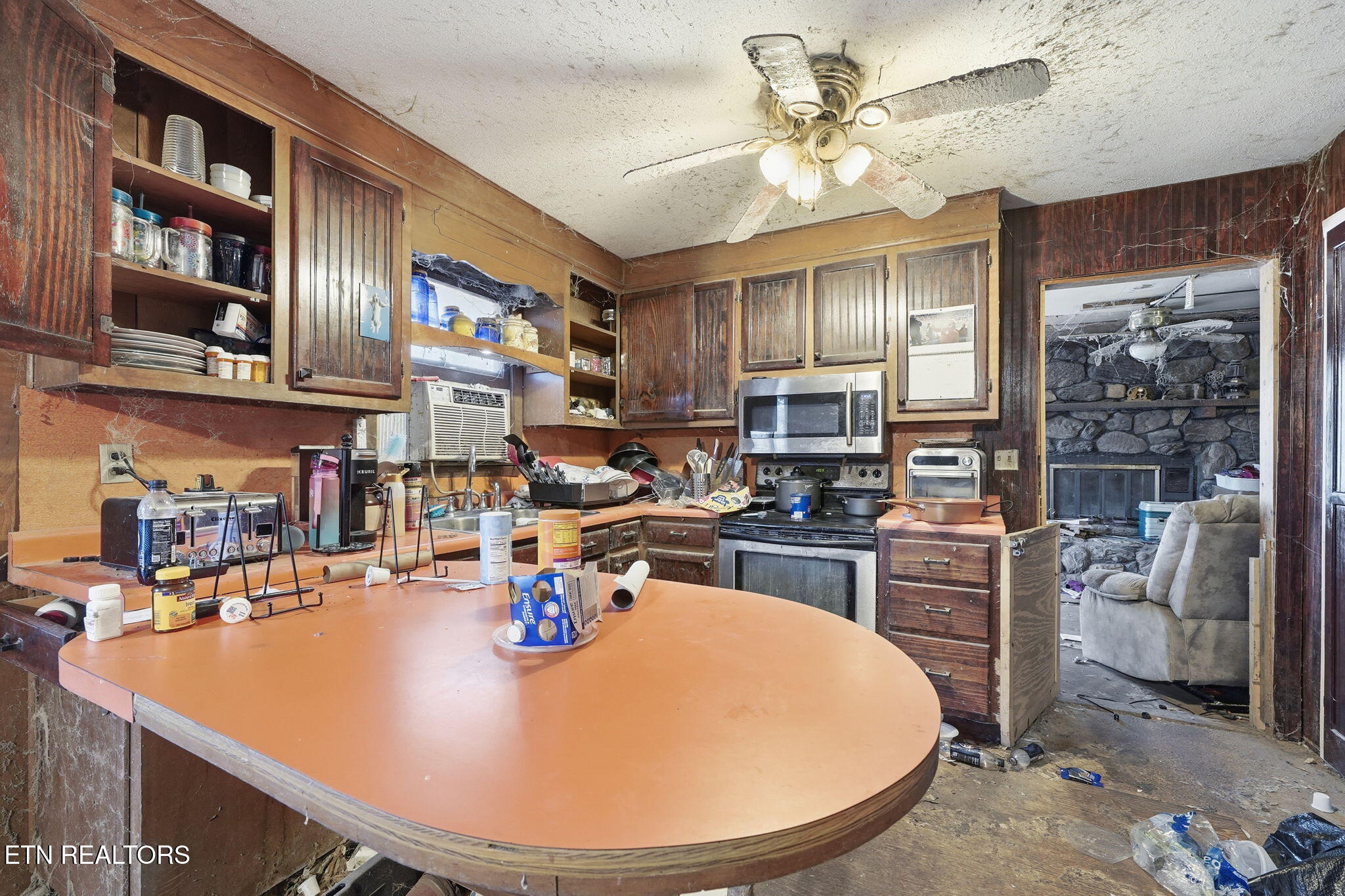 121 Eauclair Street Kingsport, TN 37664 - Photo 9 of 31 10-web-or-mls-007_JH 20260112-036