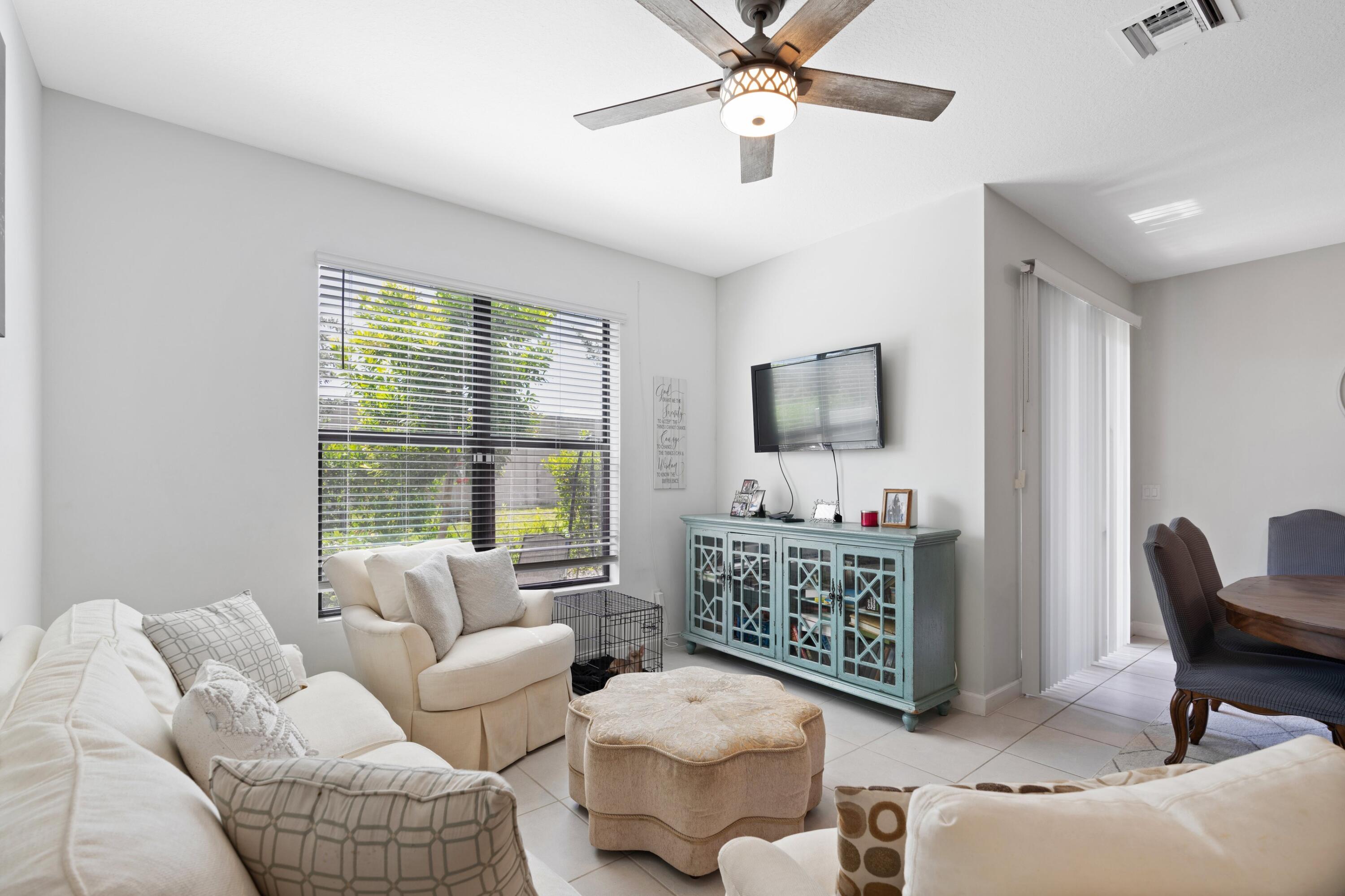 1026 Willow Place Riviera Beach, FL 33410 - Photo 7 of 18 DSC04728.jpg-SMALL