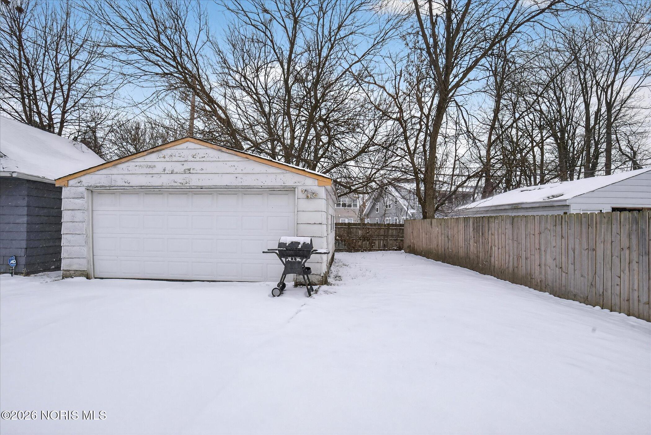 1424 Addington Road Toledo, OH 43607 - Photo 4 of 4 54-1424-Addington-Rd-Toledo-OH-43607-Win