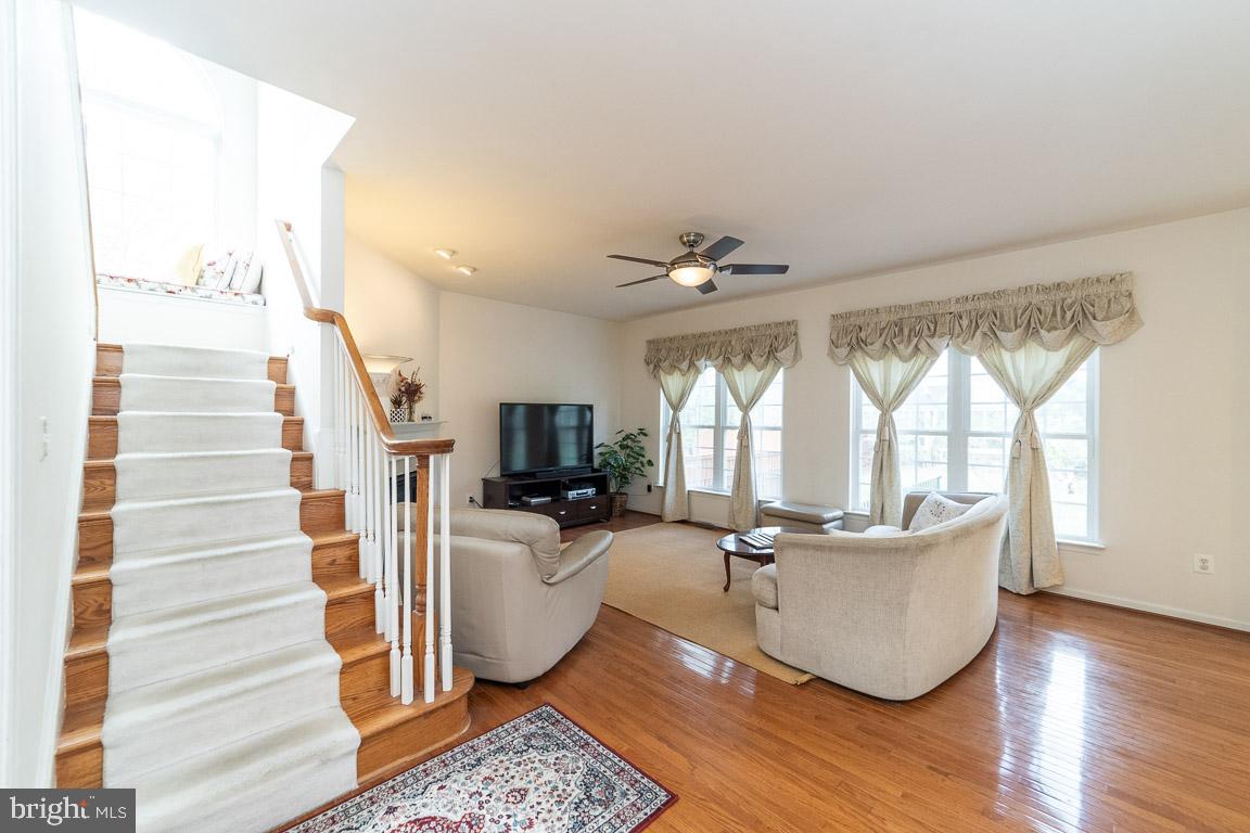 2944 Edgelea Road Vienna, VA 22181 - Photo 10 of 57 Family room