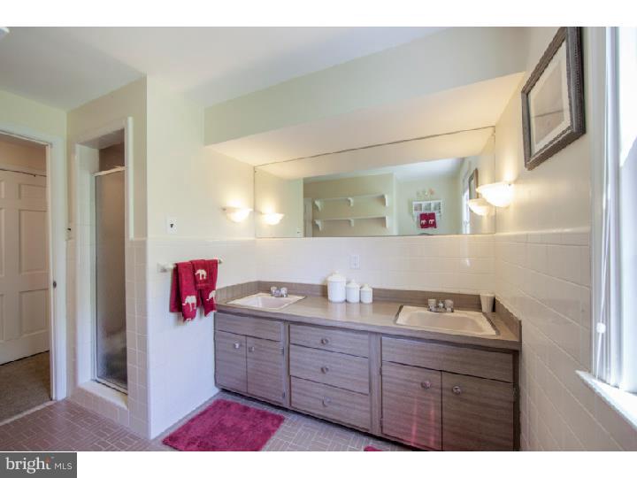 1425 Kyneton Road Villanova, PA 19085 - Photo 17 of 20 Bathroom