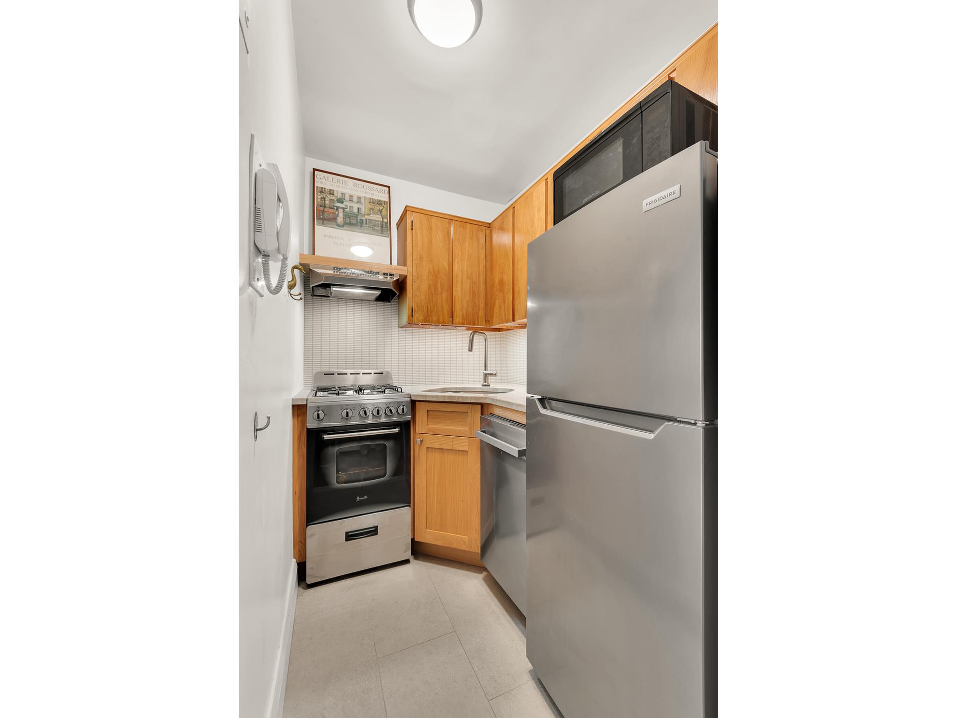 3 Sheridan Square, Unit 3K Manhattan, NY 10014 - Photo 4 of 7
