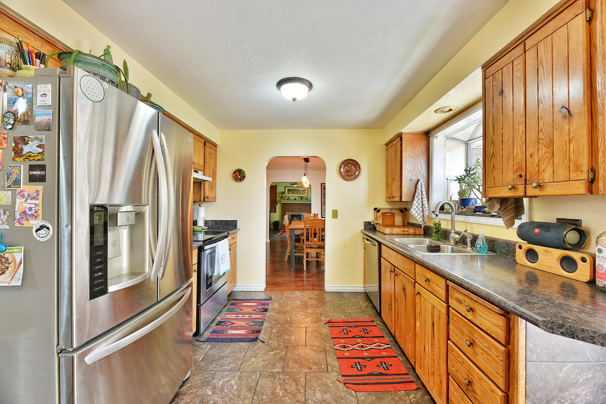 4670 Winnetka Road White City, OR 97503 - Photo 3 of 36 35
