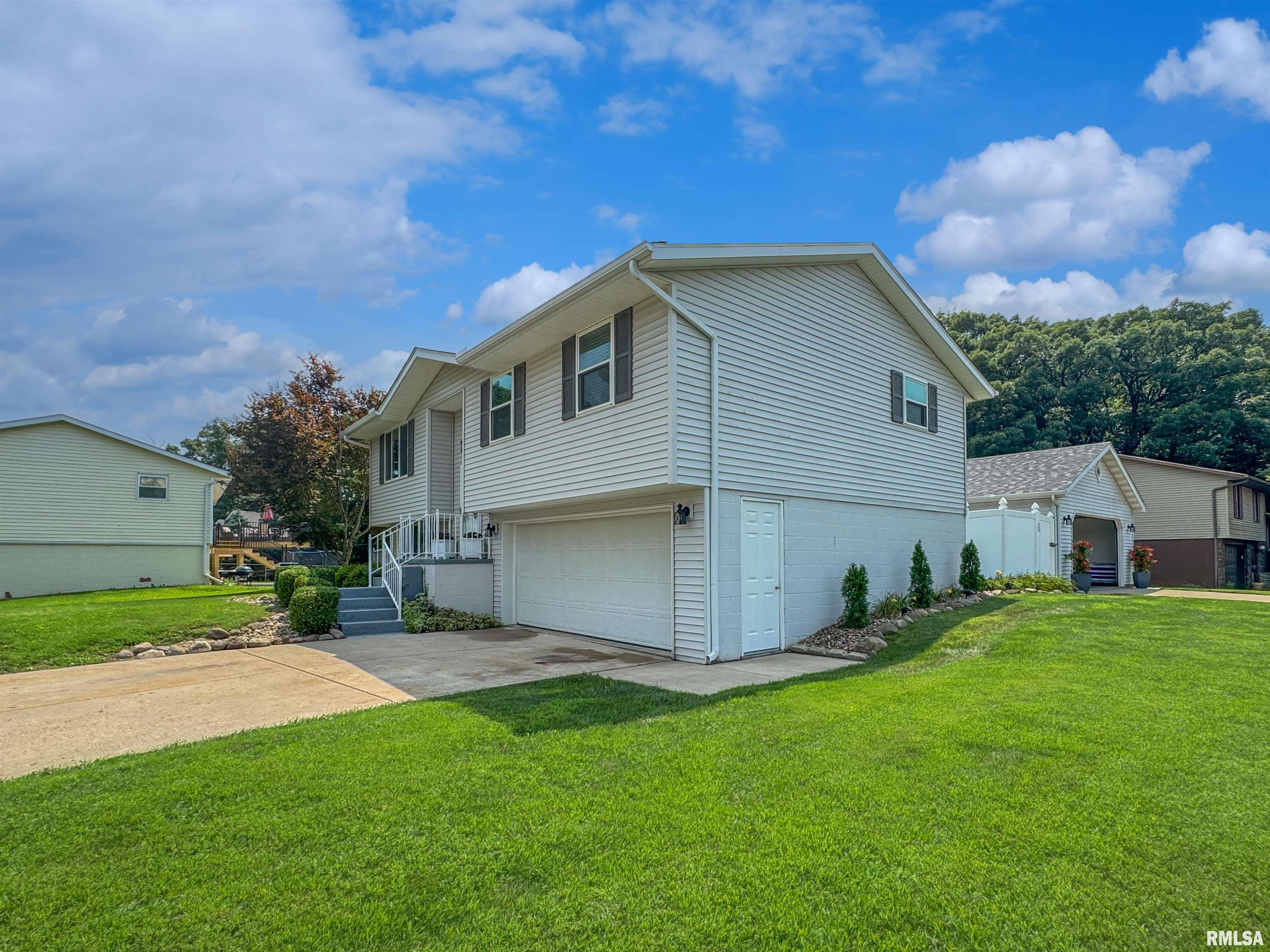 200 Kickapoo Drive East Peoria, IL 61611 - Photo 2 of 46