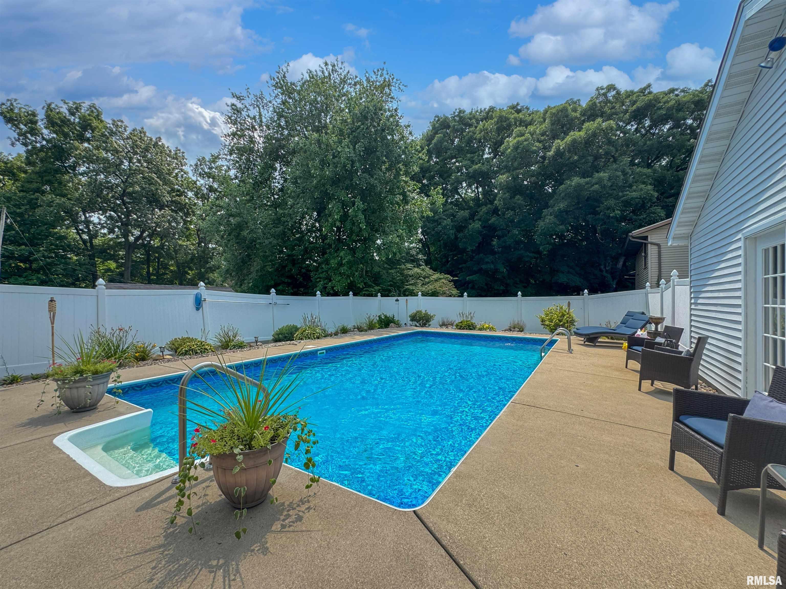 200 Kickapoo Drive East Peoria, IL 61611 - Photo 4 of 46