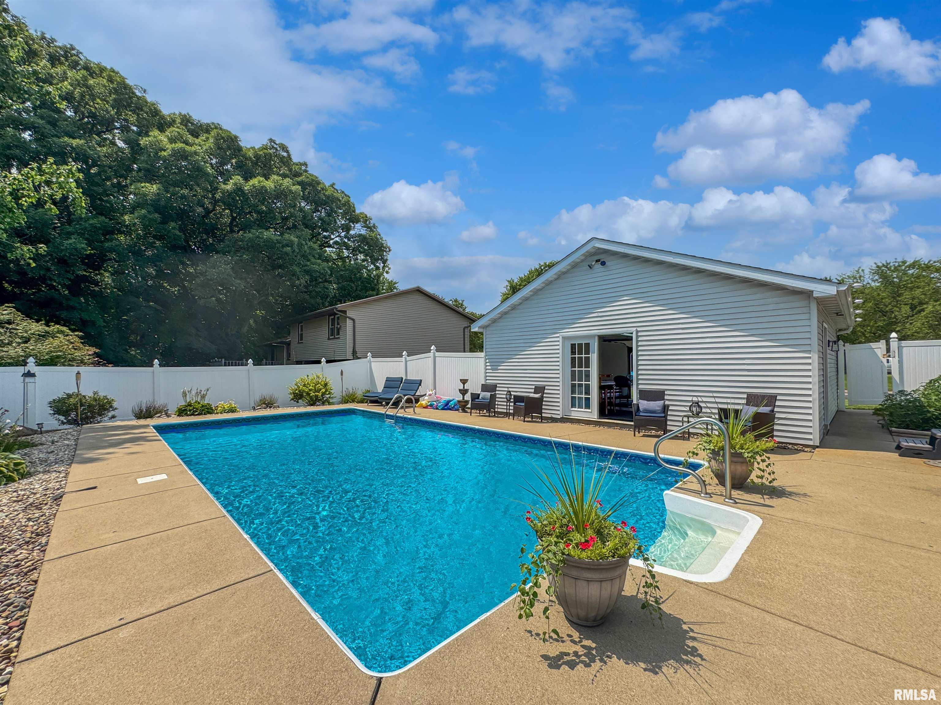 200 Kickapoo Drive East Peoria, IL 61611 - Photo 5 of 46