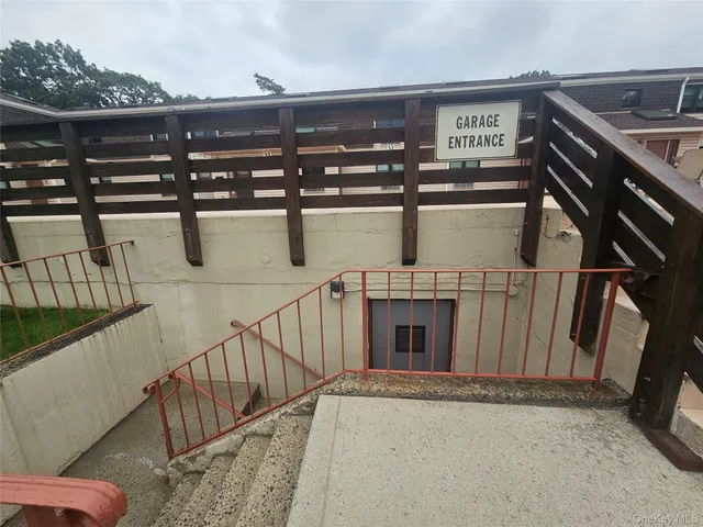 a view of entryway and hall