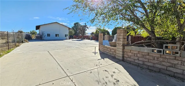 a view of house with backyard and trees