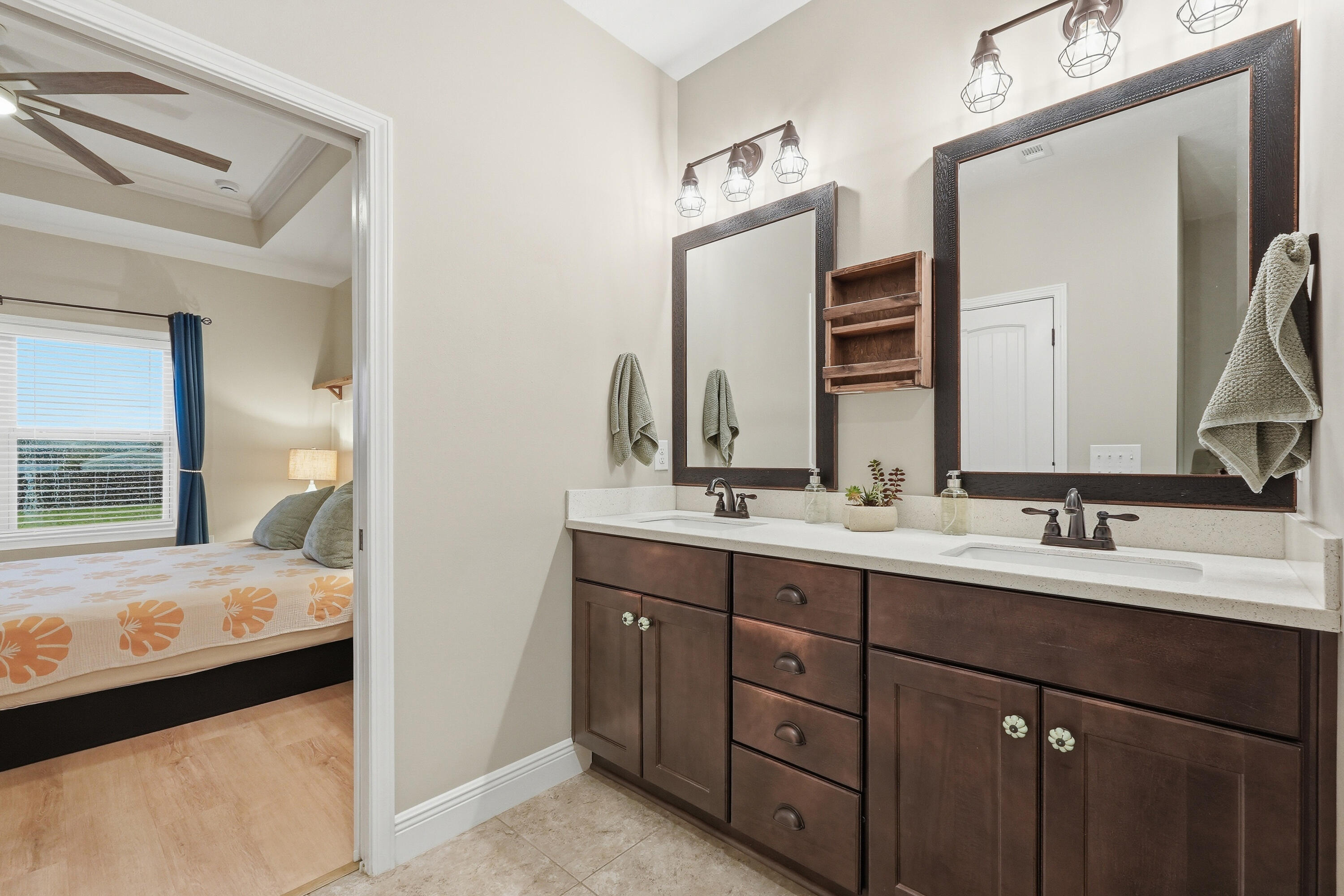 5463 Monterrey Road Crestview, FL 32539 - Photo 39 of 71 5463 monterrey rd interiors-28