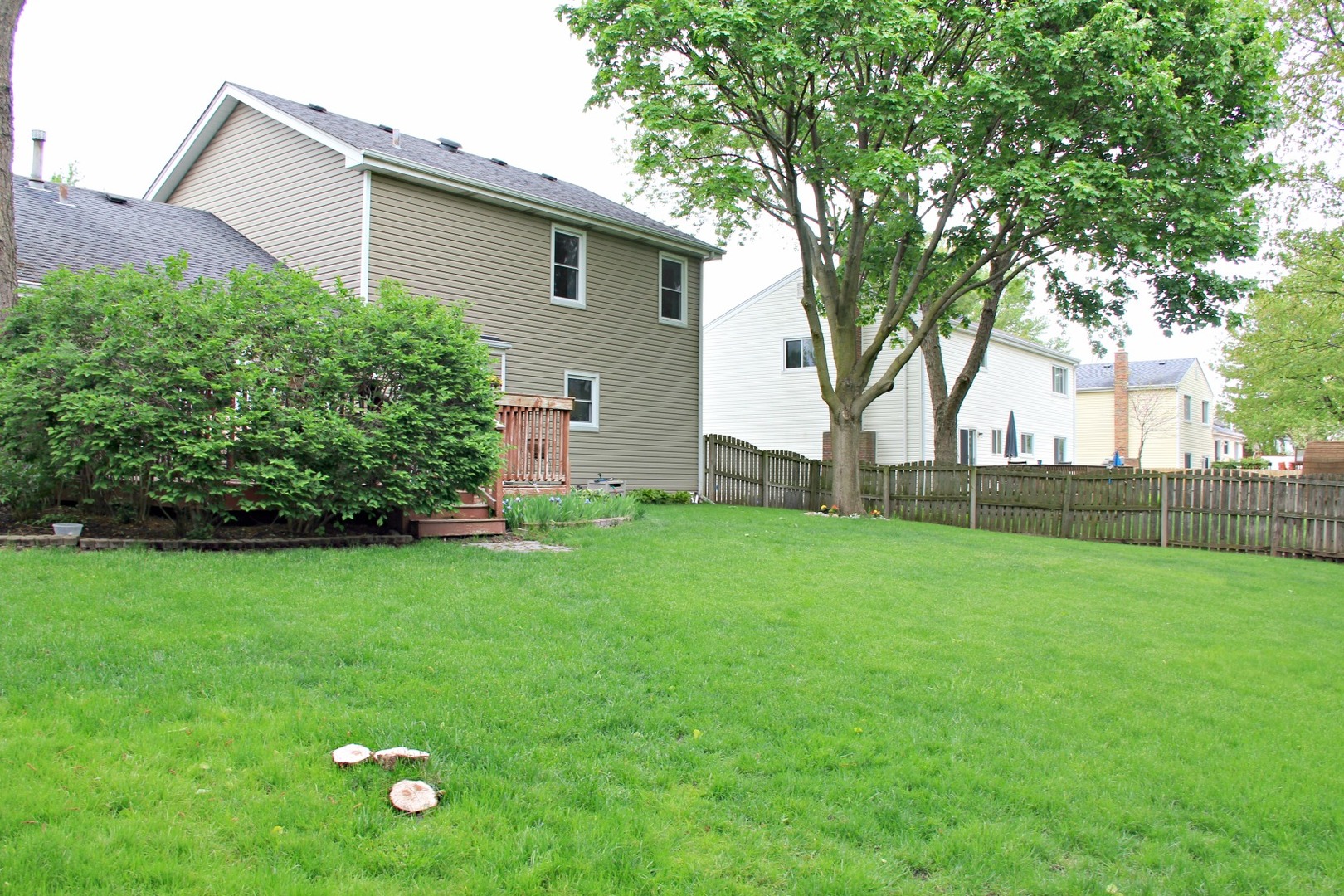 1316 Giese Road Batavia, IL 60510 - Photo 27 of 28 a view of a house with backyard and garden