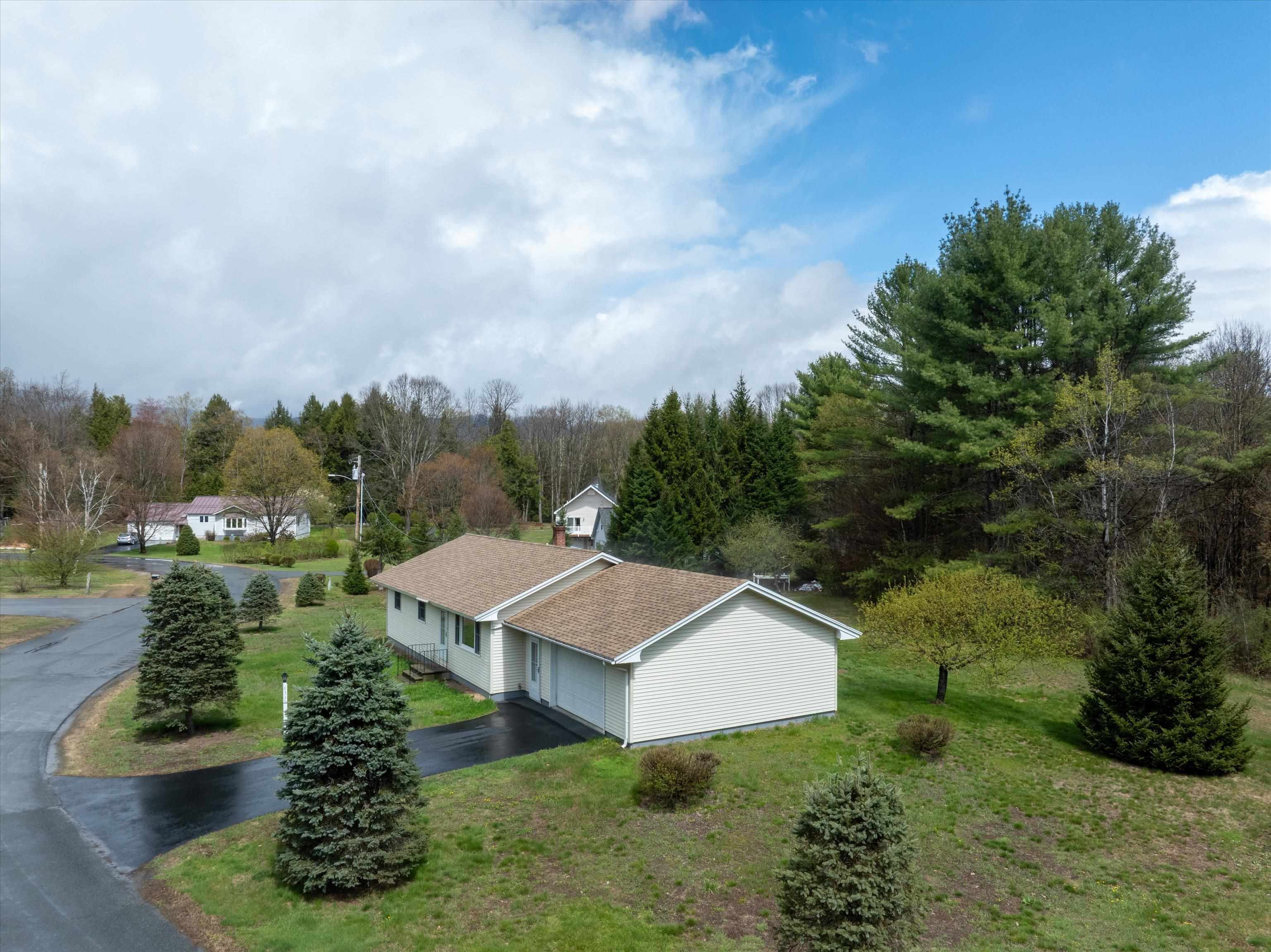 31 Northfield Drive Springfield, VT 05150 - Photo 3 of 41