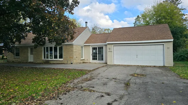 $304,900 | 2902 South 124th Street, West Allis, WI 53227