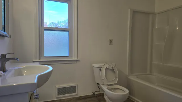 $304,900 | 2902 South 124th Street, West Allis, WI 53227