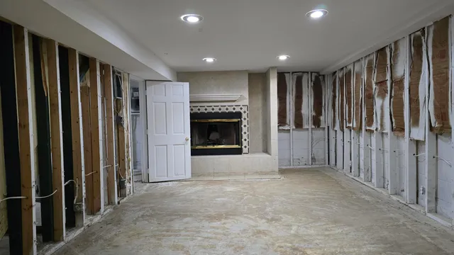 $304,900 | 2902 South 124th Street, West Allis, WI 53227