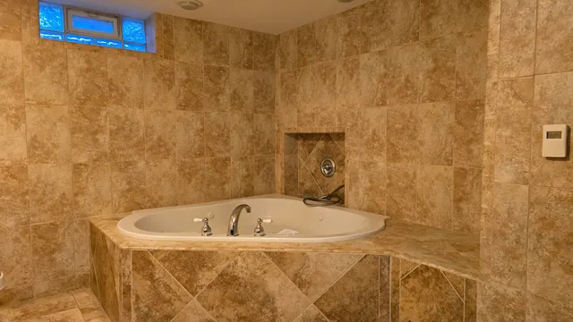 $304,900 | 2902 South 124th Street, West Allis, WI 53227