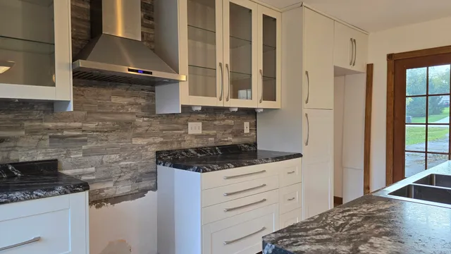 $304,900 | 2902 South 124th Street, West Allis, WI 53227