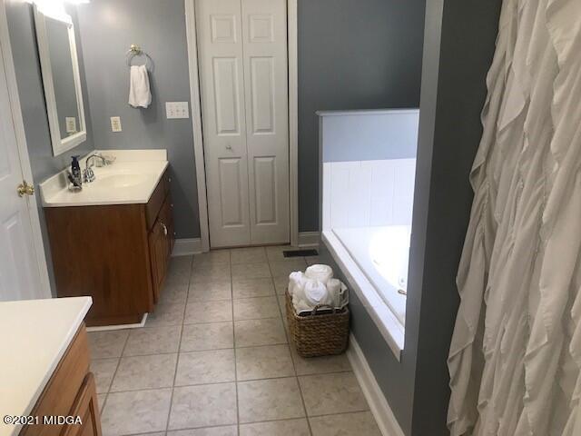 251 Lite-N-Tie Road Gray, GA 31032 - Photo 25 of 37 27 Master Bath