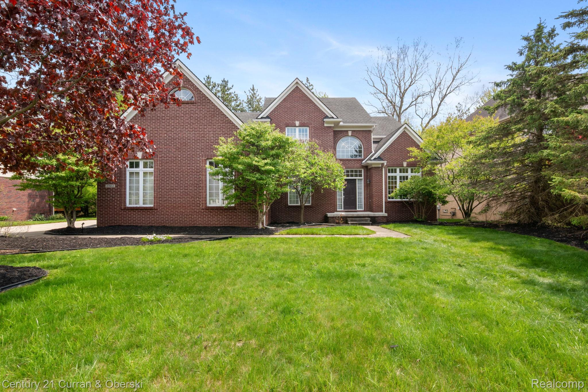 27852 Larson Lane Farmington, MI 48331 - Photo 9 of 75 2-web-or-mls-P2370292.jpg