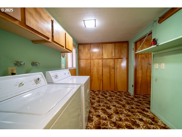 628 13th Street Lyons, OR 97358 - Photo 20 of 32 a utility room with dryer and washer